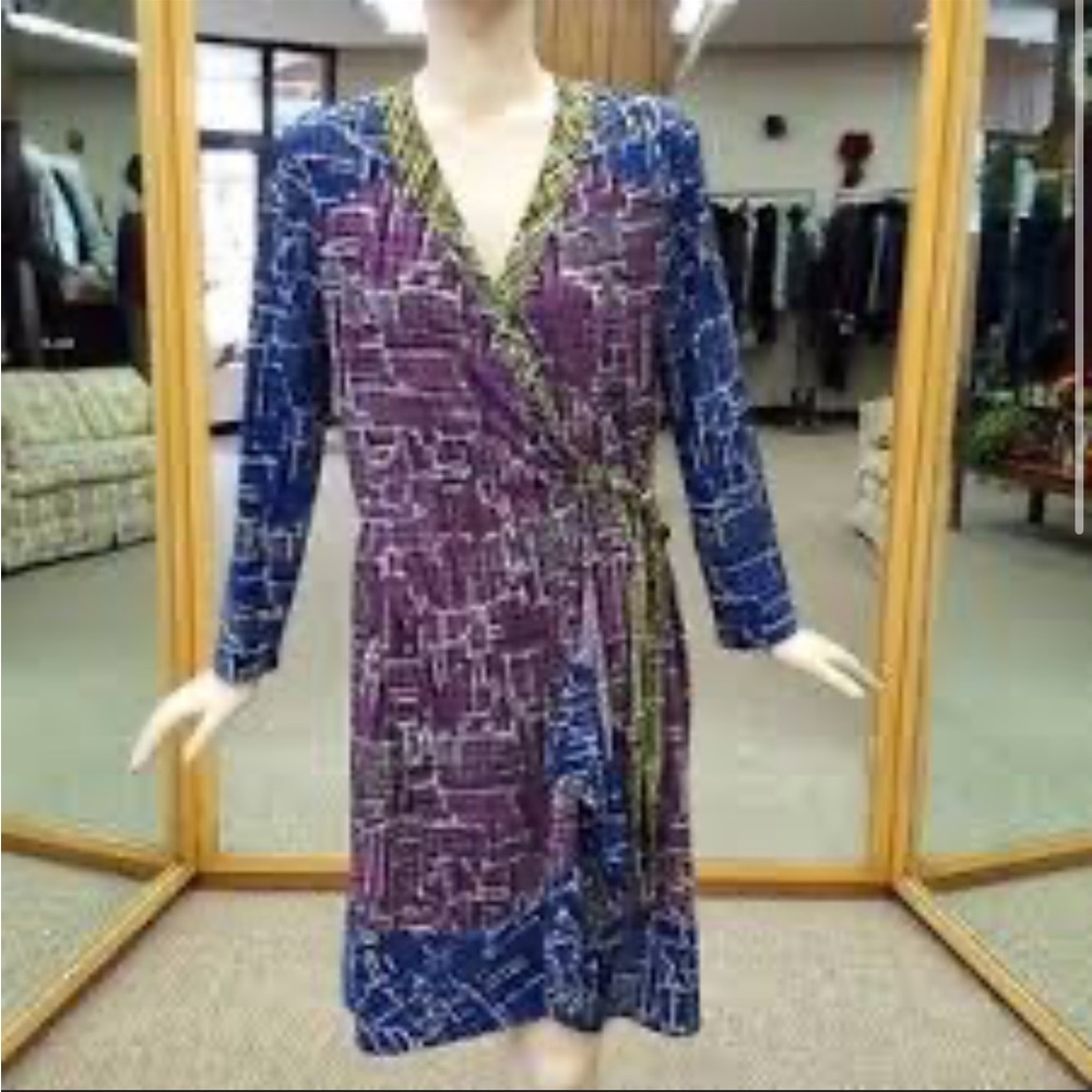 BCBGMAX AZARIA wrap dress gently used, no damage
